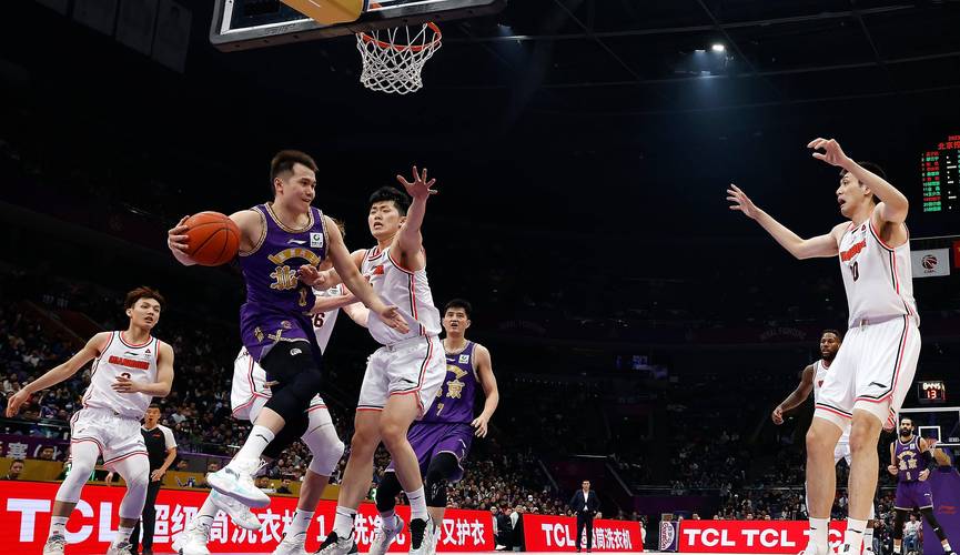 B体育官网:广东队在CBA中的表现一骑绝尘,广东球队cba