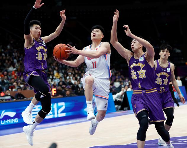 B体育官网:CBA常规赛的关键比赛,北京首钢迎战广东,北京cba体育馆